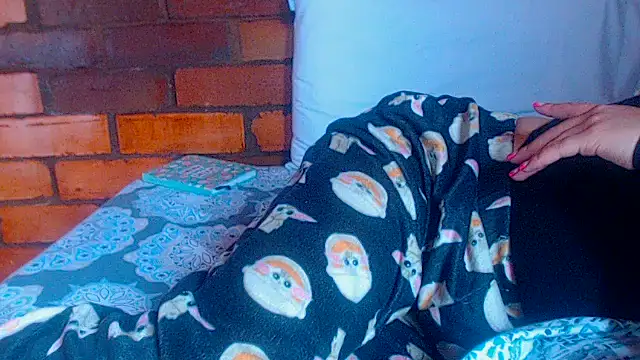 Snapshot of sabrina_v_ chatting on 09/14/25, 05:23 sabrina v online show from 09/14/25, 05:23