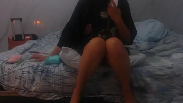 Snapshot of sabrina_v_ chatting on 11/23/25, 03:17 sabrina v online show from 11/23/25, 03:17