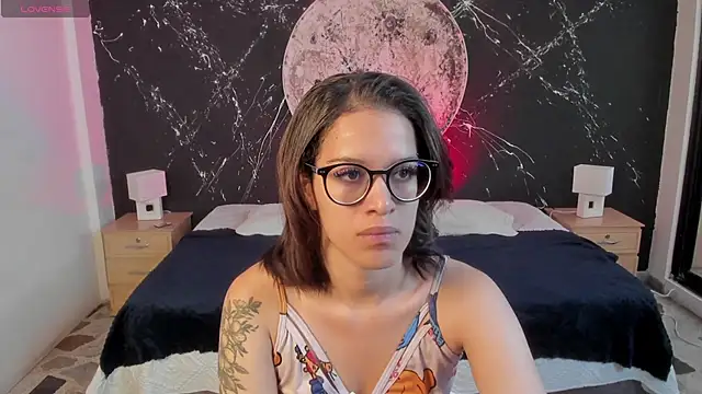 Snapshot of ZoeWestt chatting on 09/15/25, 12:27 ZoeWestt online show from 09/15/25, 12:27