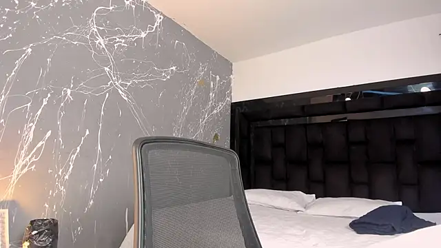 Snapshot of ZoeWestt chatting on 10/20/25, 01:11 ZoeWestt online show from 10/20/25, 01:11