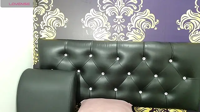 Snapshot of BigBoobs_Goddess chatting on 10/26/25, 03:18 BigBoobs Goddess online show from 10/26/25, 03:18