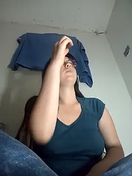 lareinalareinadelanal online show from 10/18/25, 09:54