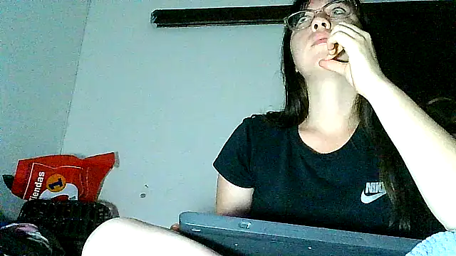 lareinalareinadelanal online show from 10/23/25, 09:41