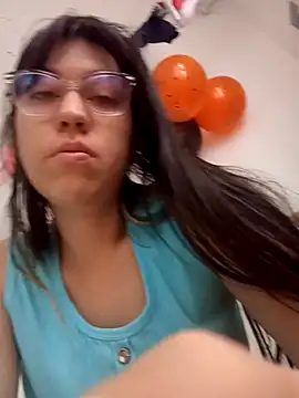 lareinalareinadelanal online show from 10/26/25, 01:39