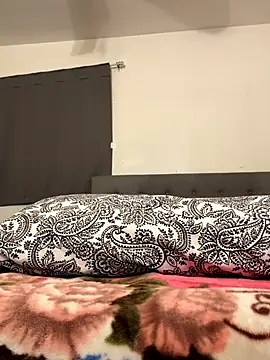 Snapshot of himNIGuys chatting on 10/17/25, 02:30 himNIGuys online show from 10/17/25, 02:30