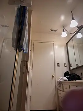 Snapshot of himNIGuys chatting on 11/28/25, 01:19 himNIGuys online show from 11/28/25, 01:19