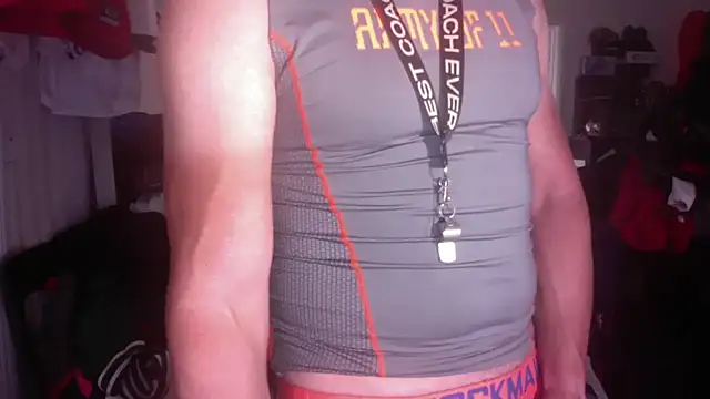 Snapshot of DILFJockDad87 chatting on 10/25/25, 11:32 DILFJockDad87 online show from 10/25/25, 11:32