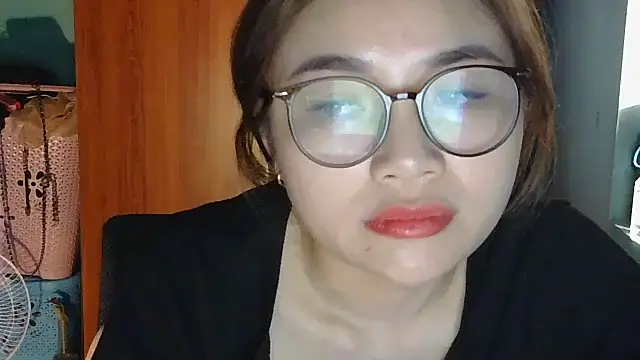 Uhem112 online show from 10/27/25, 02:15