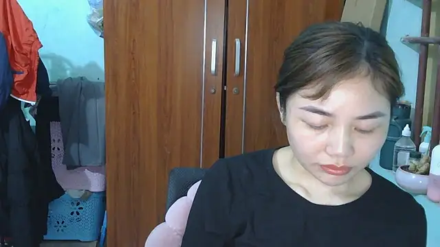 Uhem112 online show from 12/22/25, 01:41