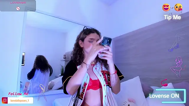 Kylie Cross online show from 09/10/25, 06:46