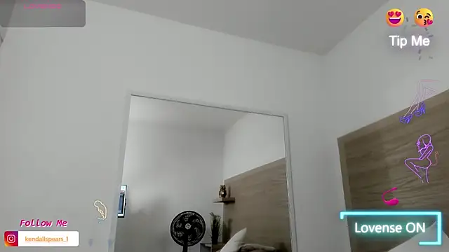 Kylie Cross online show from 09/19/25, 04:03