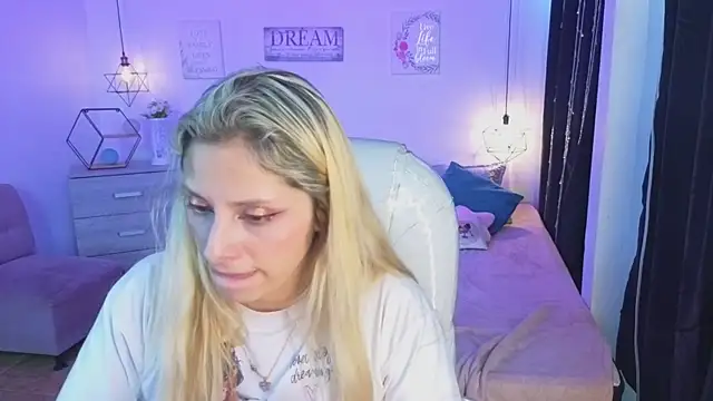 Snapshot of Jennaa_Cooper chatting on 12/13/25, 09:31 Jennaa Cooper online show from 12/13/25, 09:31