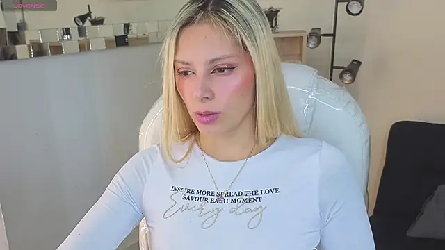 Snapshot of Jennaa_Cooper chatting on 01/10/26, 01:57 Jennaa Cooper online show from 01/10/26, 01:57