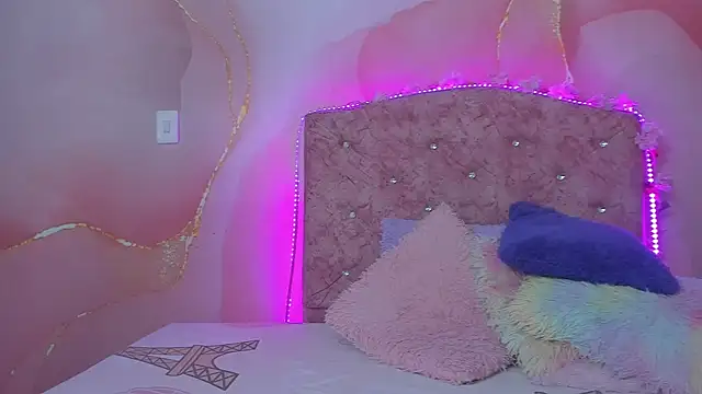 violet taylor  online show from 10/17/25, 02:26