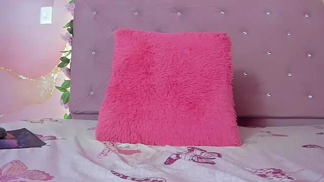 violet taylor  online show from 04/07/26, 02:23