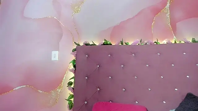 violet taylor  online show from 04/11/26, 02:16