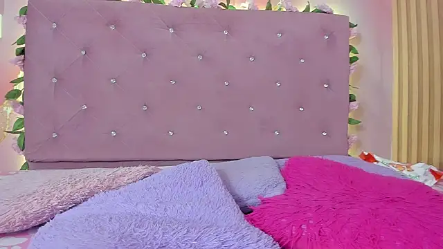 violet taylor  online show from 05/22/26, 02:08