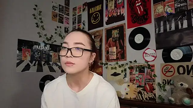 OdetteBiddy online show from 12/03/25, 08:18