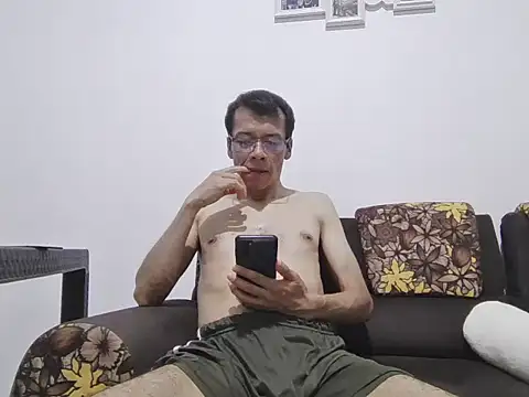 skinnylatino51 online show from 12/22/25, 12:07