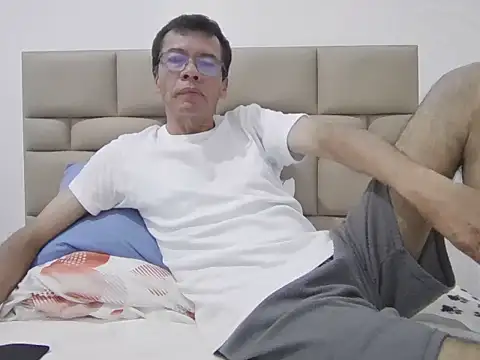 skinnylatino51 online show from 02/25/26, 12:42