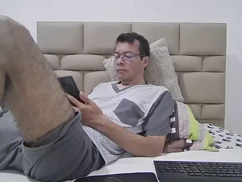 skinnylatino51 online show from 04/10/26, 12:27