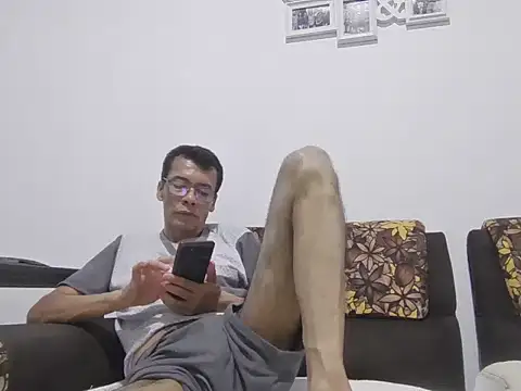 Snapshot of skinnylatino51 chatting on 07/17/26, 01:12 skinnylatino51 online show from 07/17/26, 01:12