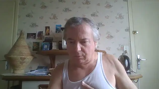 Snapshot of gegevincent chatting on 02/04/26, 03:29 gegevincent online show from 02/04/26, 03:29