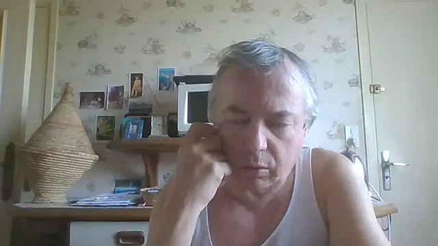 Snapshot of gegevincent chatting on 03/27/26, 01:22 gegevincent online show from 03/27/26, 01:22