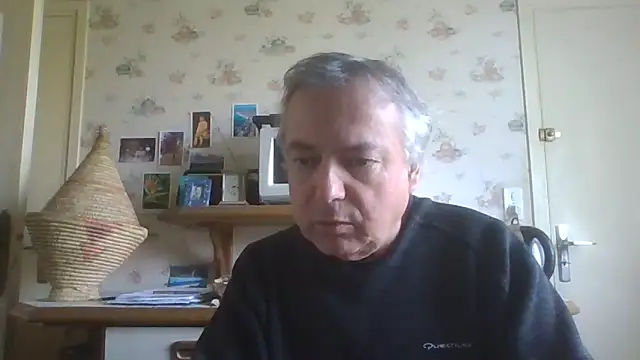 Snapshot of gegevincent chatting on 04/22/26, 11:23 gegevincent online show from 04/22/26, 11:23