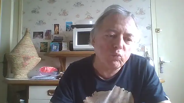 Snapshot of gegevincent chatting on 04/25/26, 11:02 gegevincent online show from 04/25/26, 11:02
