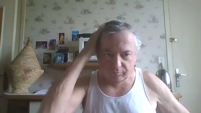 Snapshot of gegevincent chatting on 04/28/26, 12:43 gegevincent online show from 04/28/26, 12:43