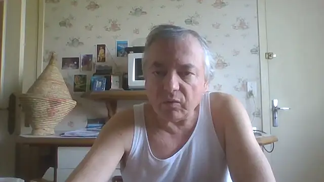 Snapshot of gegevincent chatting on 05/01/26, 11:04 gegevincent online show from 05/01/26, 11:04
