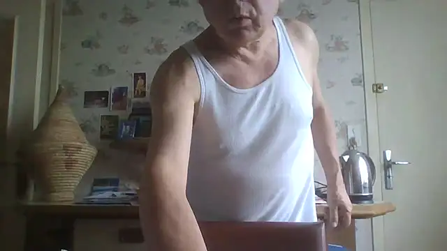 Snapshot of gegevincent chatting on 05/04/26, 12:12 gegevincent online show from 05/04/26, 12:12