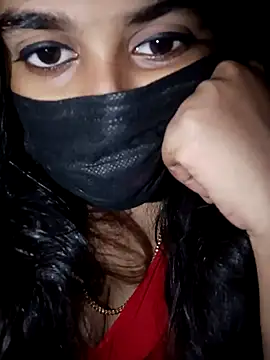 umairahaasan 1 online show from 09/17/25, 10:39