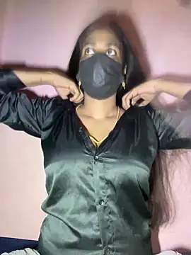 umairahaasan 1 online show from 04/09/26, 09:47