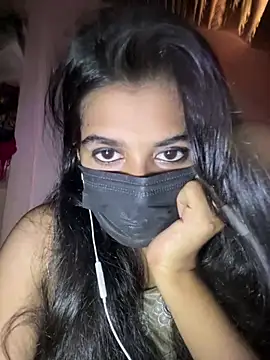 umairahaasan 1 online show from 04/15/26, 10:22