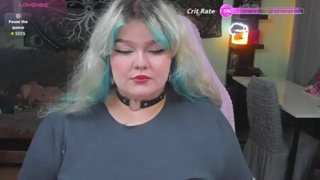 Snapshot of _CandyM1lky_ chatting on 11/11/25, 06:46 CandyM1lky online show from 11/11/25, 06:46