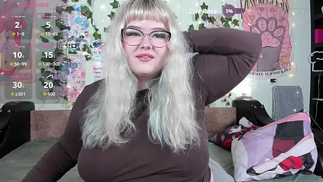  CandyM1lky  online show from 04/06/26, 07:53