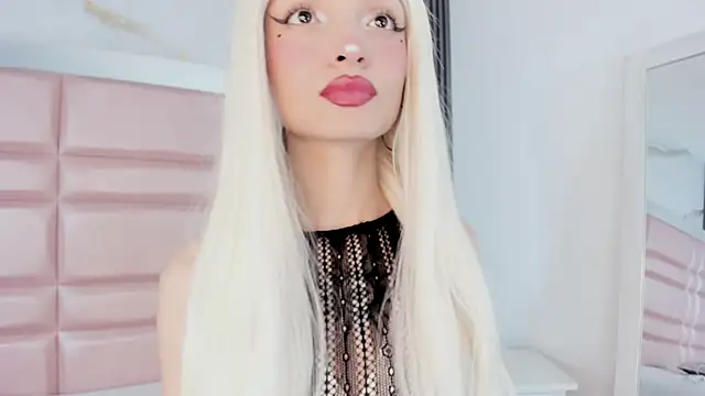 Snapshot of MaddieStark chatting on 11/07/25, 05:02 MaddieStark online show from 11/07/25, 05:02