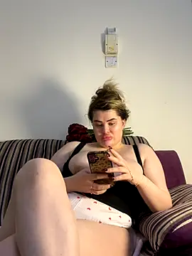 aydabella7777 online show from 12/18/25, 04:35