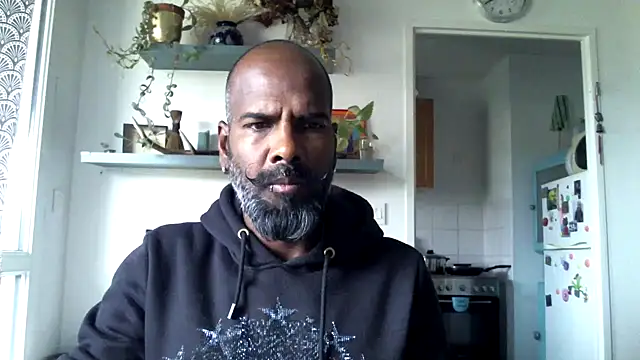 Snapshot of frenchblackc31 chatting on 09/13/25, 07:41 frenchblackc31 online show from 09/13/25, 07:41