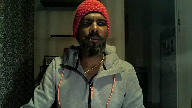 Snapshot of frenchblackc31 chatting on 10/13/25, 04:45 frenchblackc31 online show from 10/13/25, 04:45