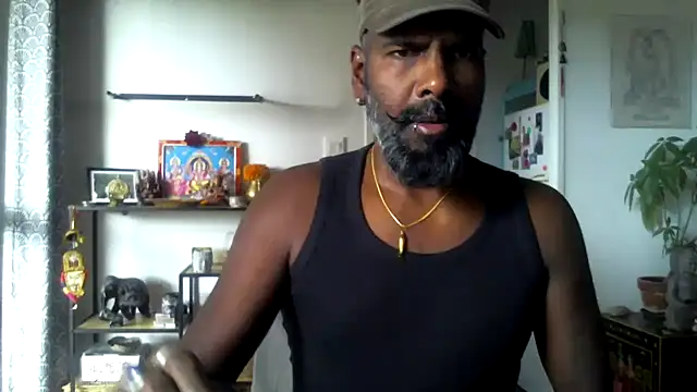 Snapshot of frenchblackc31 chatting on 10/25/25, 09:39 frenchblackc31 online show from 10/25/25, 09:39