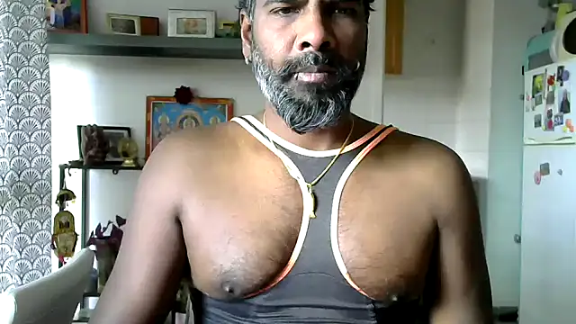 Snapshot of frenchblackc31 chatting on 04/03/26, 11:52 frenchblackc31 online show from 04/03/26, 11:52