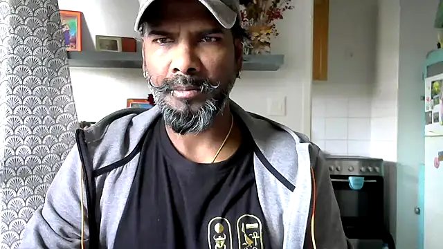 Snapshot of frenchblackc31 chatting on 05/13/26, 08:44 frenchblackc31 online show from 05/13/26, 08:44