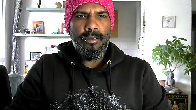 Snapshot of frenchblackc31 chatting on 05/18/26, 07:36 frenchblackc31 online show from 05/18/26, 07:36