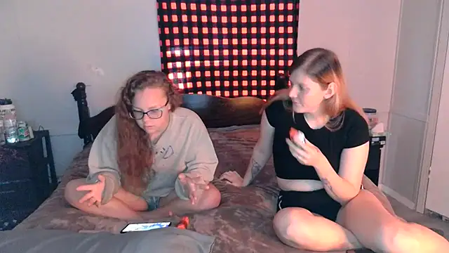 Snapshot of XxMidnightMysteryxX chatting on 11/13/25, 04:06 XxMidnightMysteryxX online show from 11/13/25, 04:06