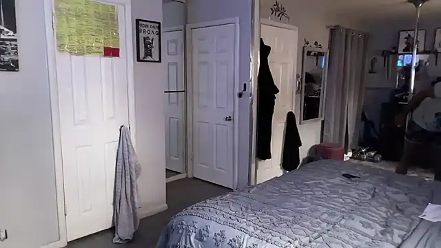 Snapshot of sexyred77713 chatting on 02/20/26, 09:15 sexyred77713 online show from 02/20/26, 09:15