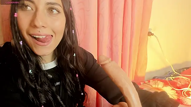 Alanaloiiss  online show from 04/24/26, 12:24