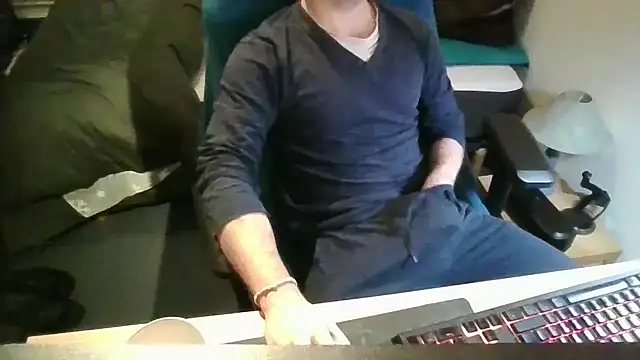 Snapshot of azdert210 chatting on 03/03/26, 01:56 azdert210 online show from 03/03/26, 01:56